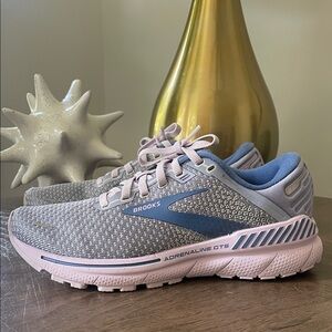 Women’s Brooks Adrenaline GTS 22 Sneaker Sz 8